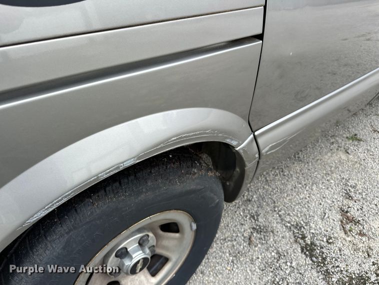 image for item NR9885 2002 Chevrolet  Astro  prisoner transport van