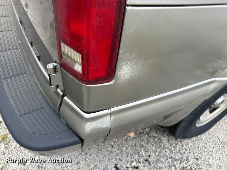 image for item NR9885 2002 Chevrolet  Astro  prisoner transport van