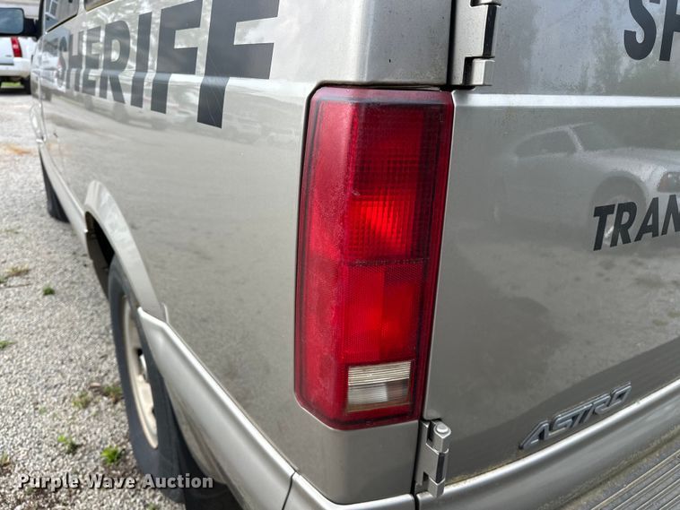 image for item NR9885 2002 Chevrolet  Astro  prisoner transport van