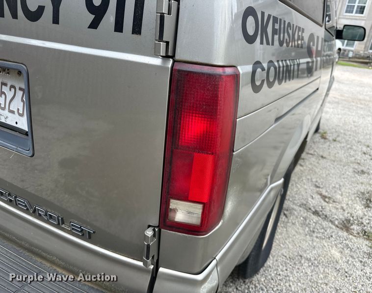 image for item NR9885 2002 Chevrolet  Astro  prisoner transport van