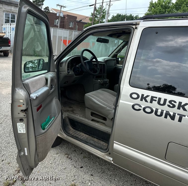 image for item NR9885 2002 Chevrolet  Astro  prisoner transport van