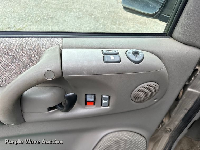 image for item NR9885 2002 Chevrolet  Astro  prisoner transport van