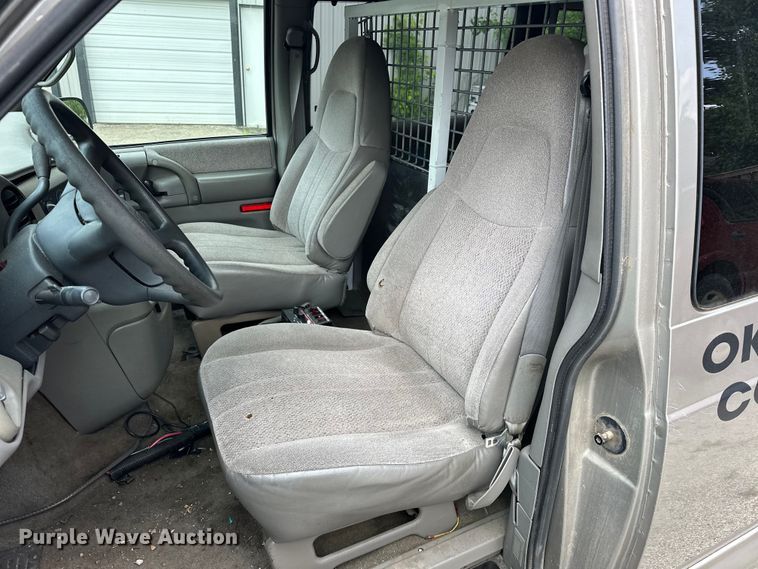 image for item NR9885 2002 Chevrolet  Astro  prisoner transport van