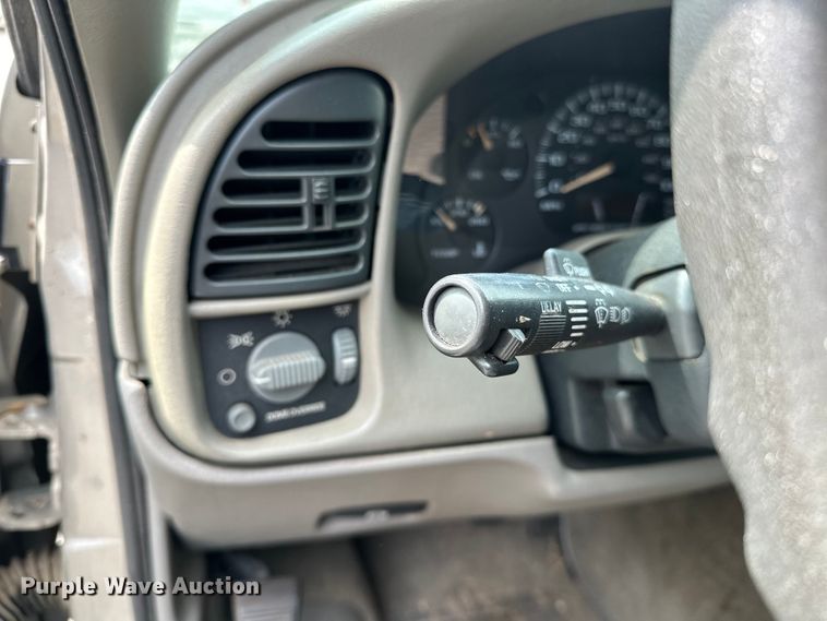 image for item NR9885 2002 Chevrolet  Astro  prisoner transport van