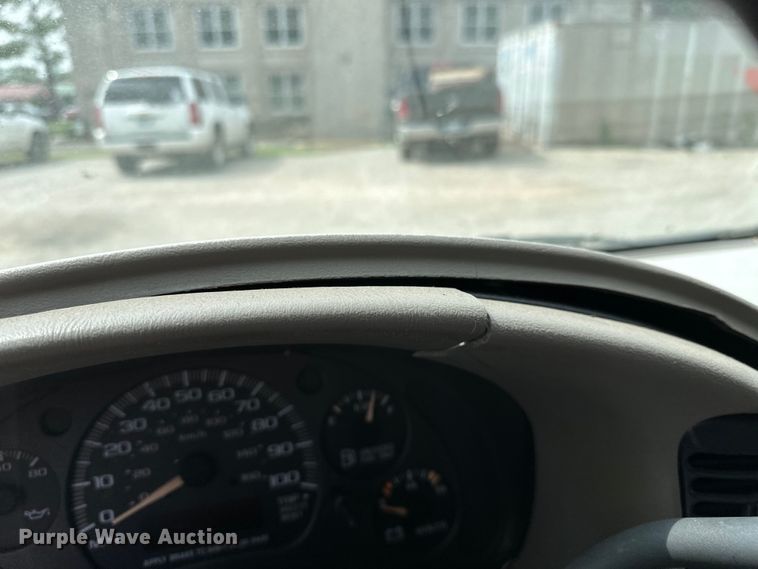 image for item NR9885 2002 Chevrolet  Astro  prisoner transport van