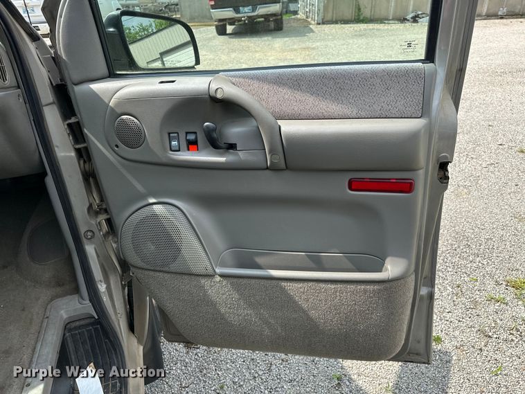 image for item NR9885 2002 Chevrolet  Astro  prisoner transport van