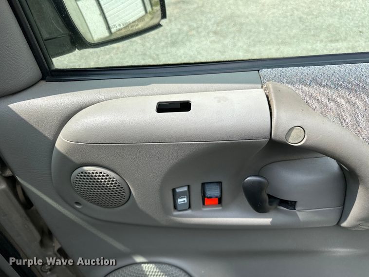 image for item NR9885 2002 Chevrolet  Astro  prisoner transport van