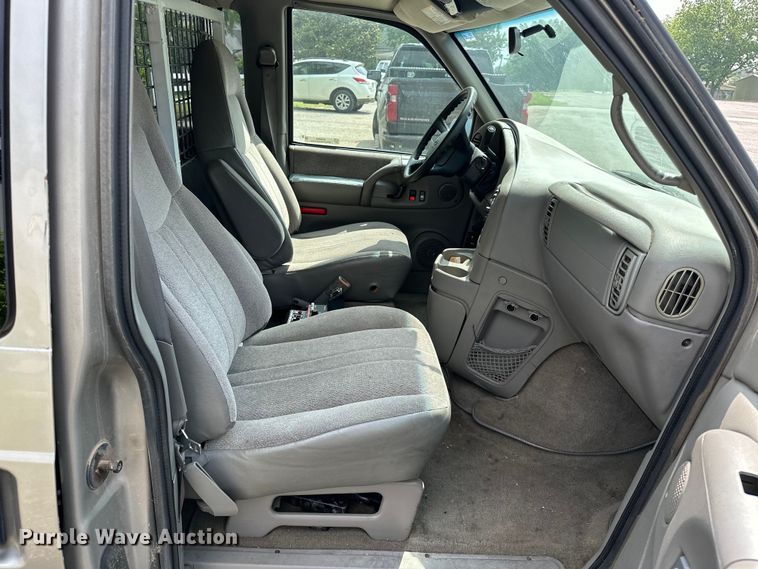image for item NR9885 2002 Chevrolet  Astro  prisoner transport van