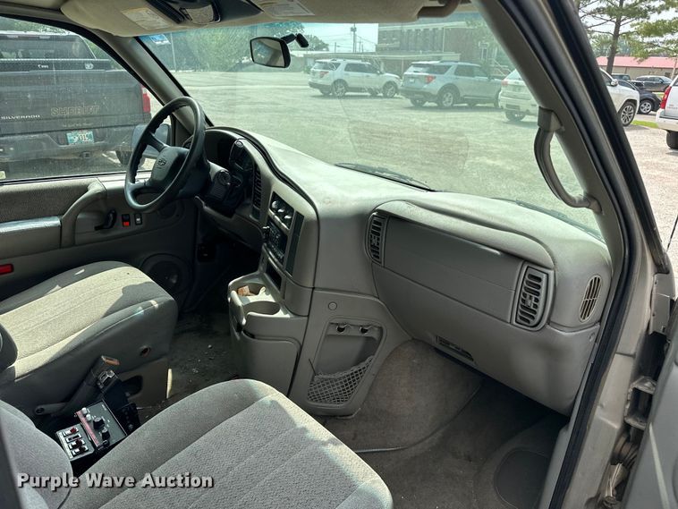 image for item NR9885 2002 Chevrolet  Astro  prisoner transport van