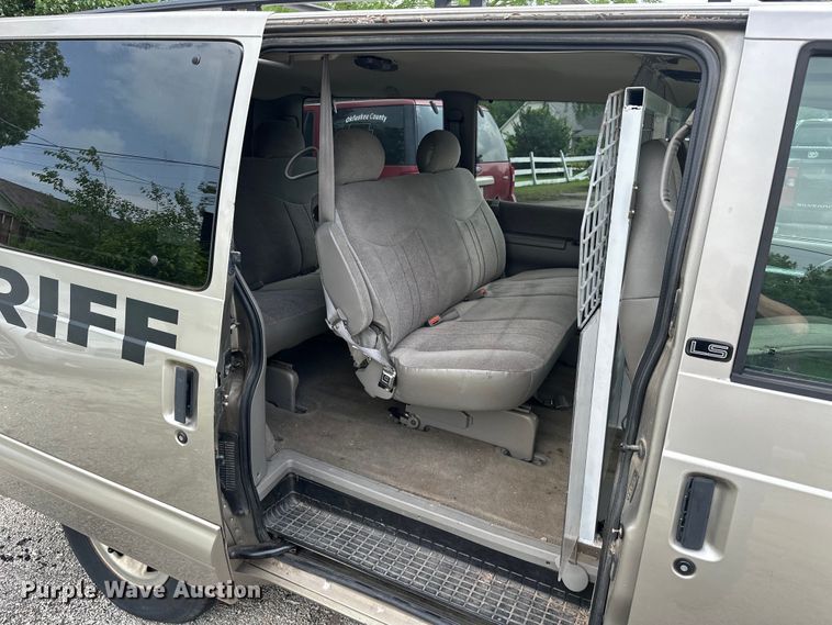 image for item NR9885 2002 Chevrolet  Astro  prisoner transport van