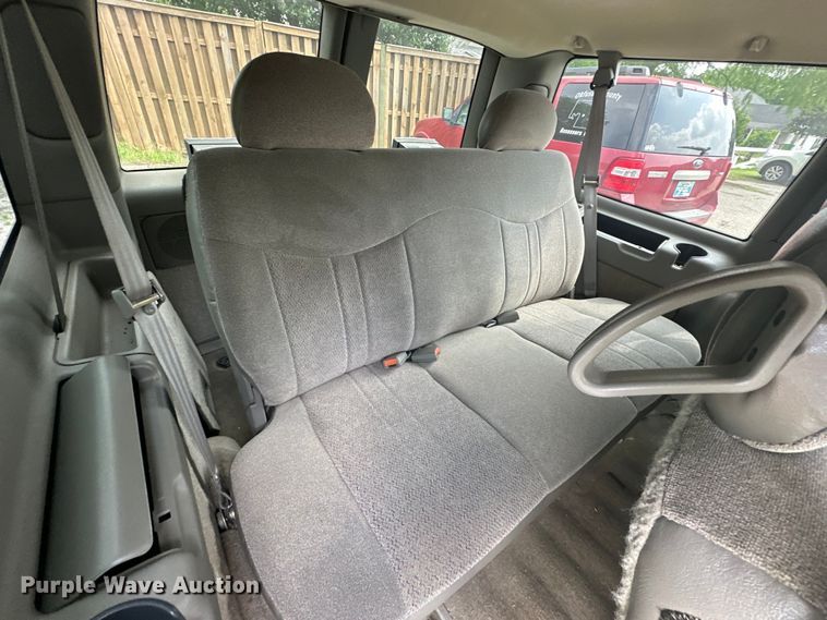 image for item NR9885 2002 Chevrolet  Astro  prisoner transport van