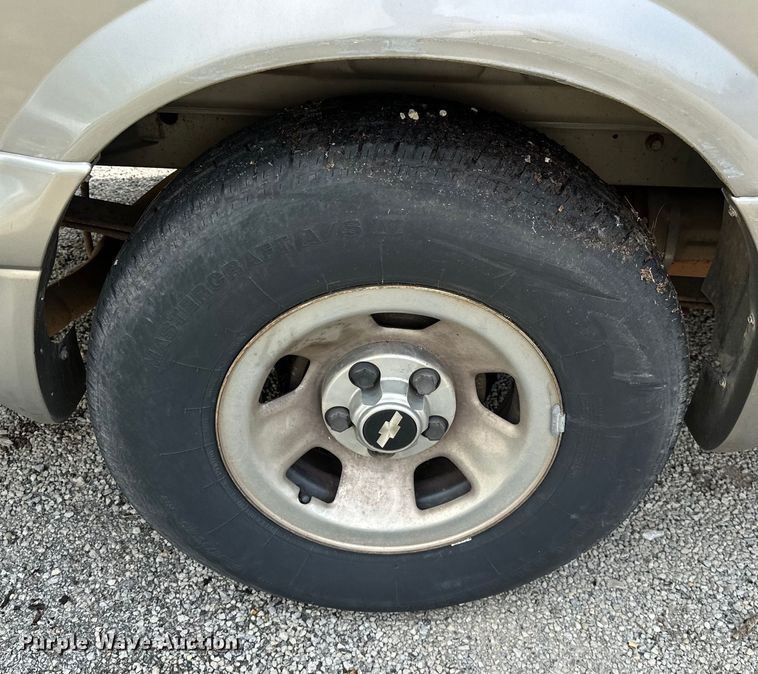 image for item NR9885 2002 Chevrolet  Astro  prisoner transport van