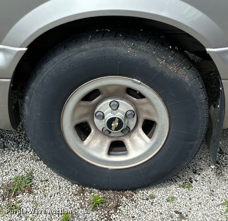 image for item NR9885 2002 Chevrolet  Astro  prisoner transport van