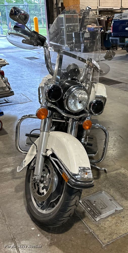 image for item NT9157 2012 Harley Davidson Road King Police  motorcycle