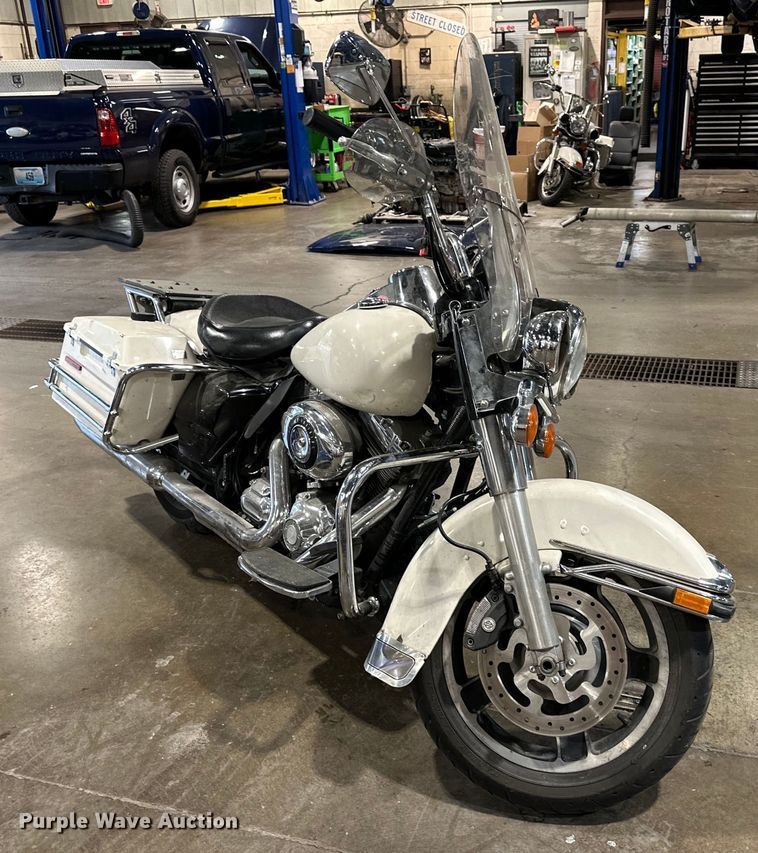 image for item NT9157 2012 Harley Davidson Road King Police  motorcycle