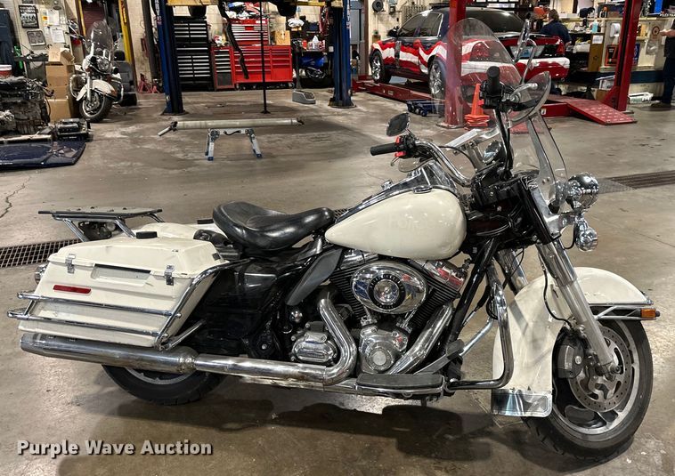 image for item NT9157 2012 Harley Davidson Road King Police  motorcycle