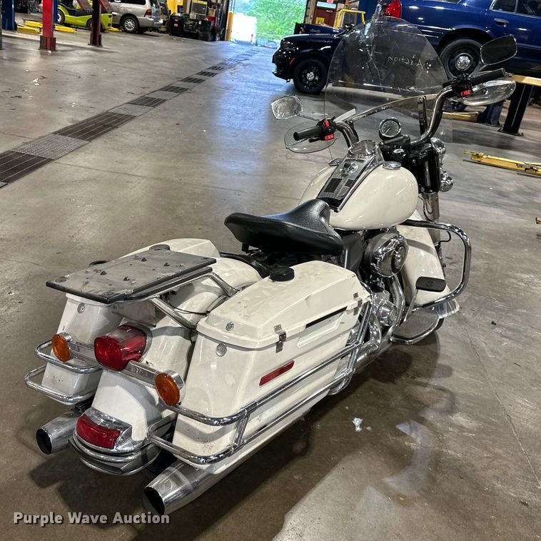 image for item NT9157 2012 Harley Davidson Road King Police  motorcycle