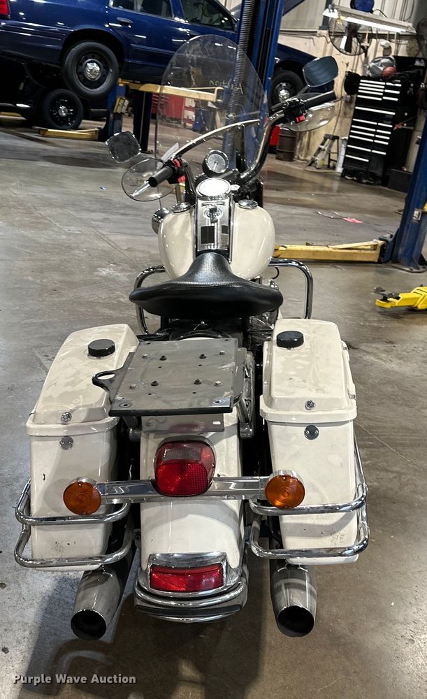 image for item NT9157 2012 Harley Davidson Road King Police  motorcycle