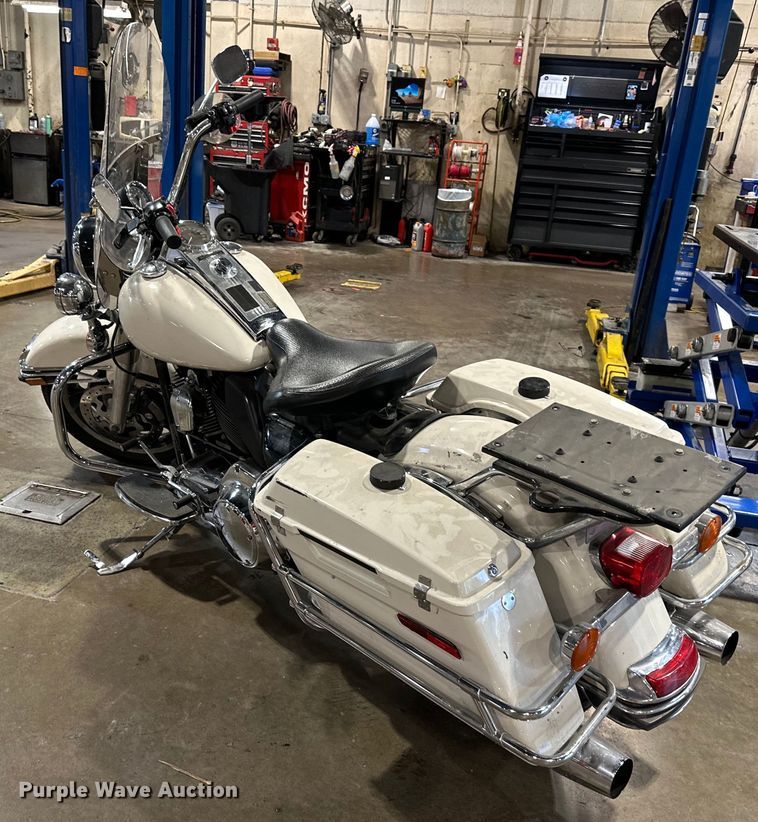 image for item NT9157 2012 Harley Davidson Road King Police  motorcycle