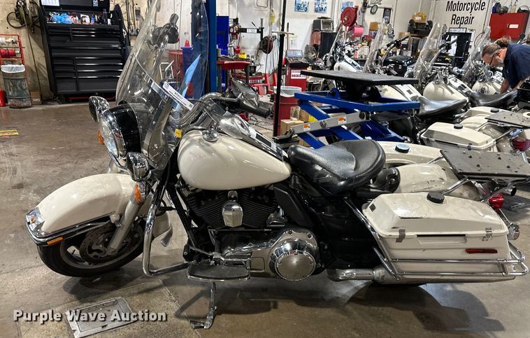 image for item NT9157 2012 Harley Davidson Road King Police  motorcycle