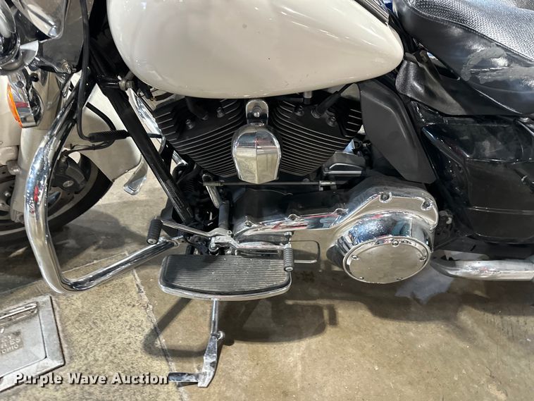 image for item NT9157 2012 Harley Davidson Road King Police  motorcycle