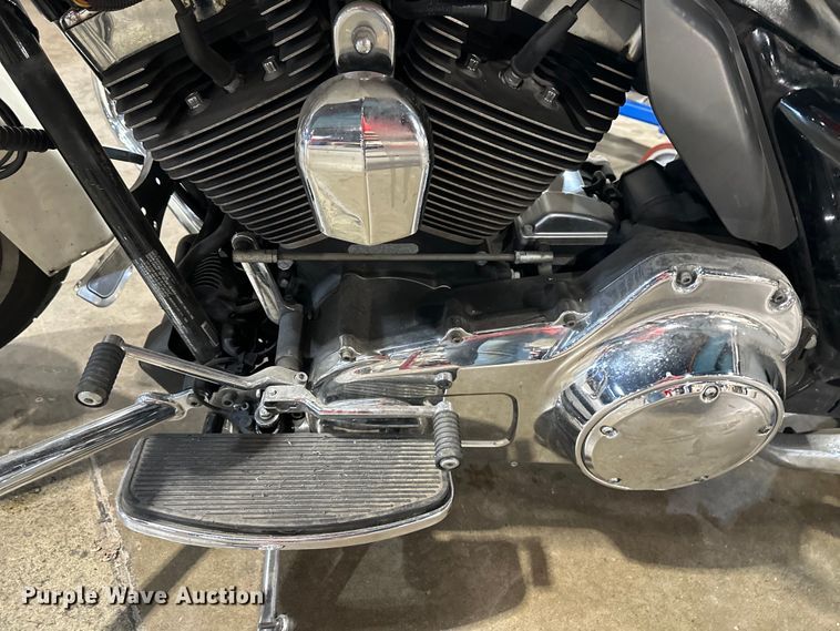 image for item NT9157 2012 Harley Davidson Road King Police  motorcycle