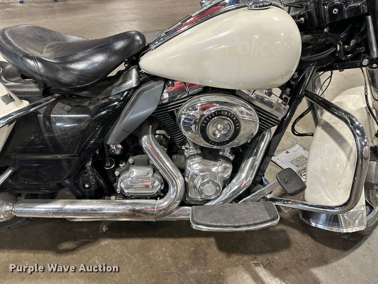 image for item NT9157 2012 Harley Davidson Road King Police  motorcycle