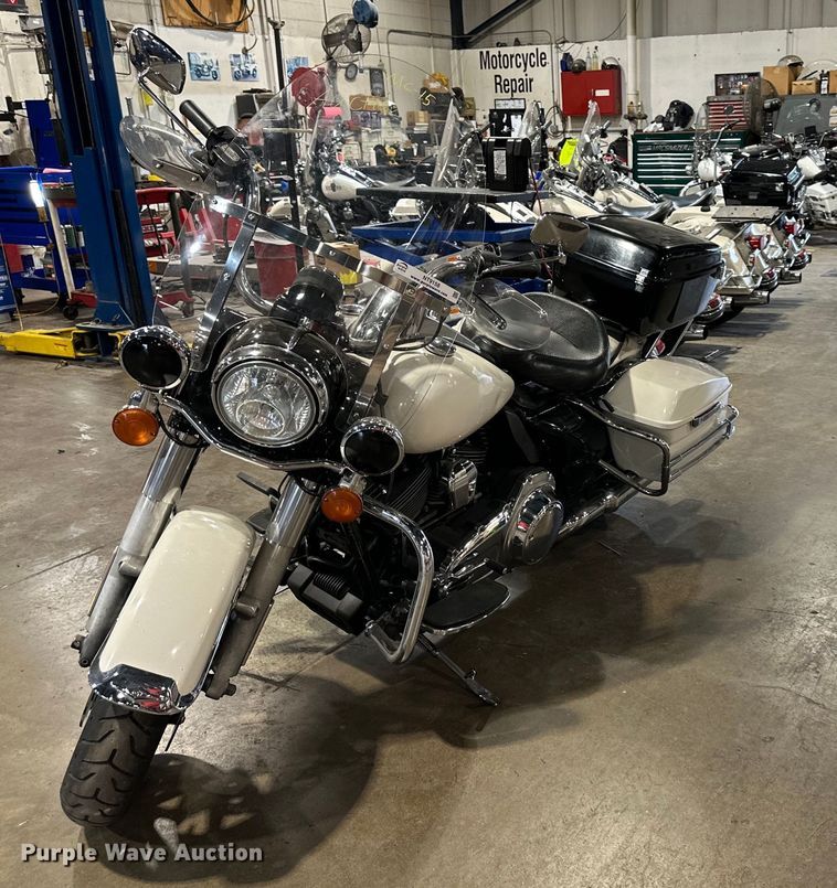 image for item NT9158 2014 Harley Davidson  Road King Police  motorcycle
