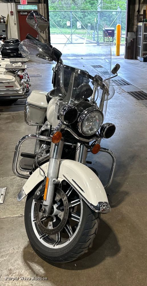 image for item NT9158 2014 Harley Davidson  Road King Police  motorcycle