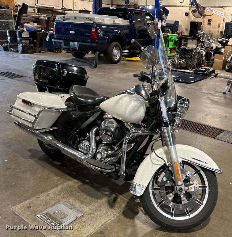 image for item NT9158 2014 Harley Davidson  Road King Police  motorcycle