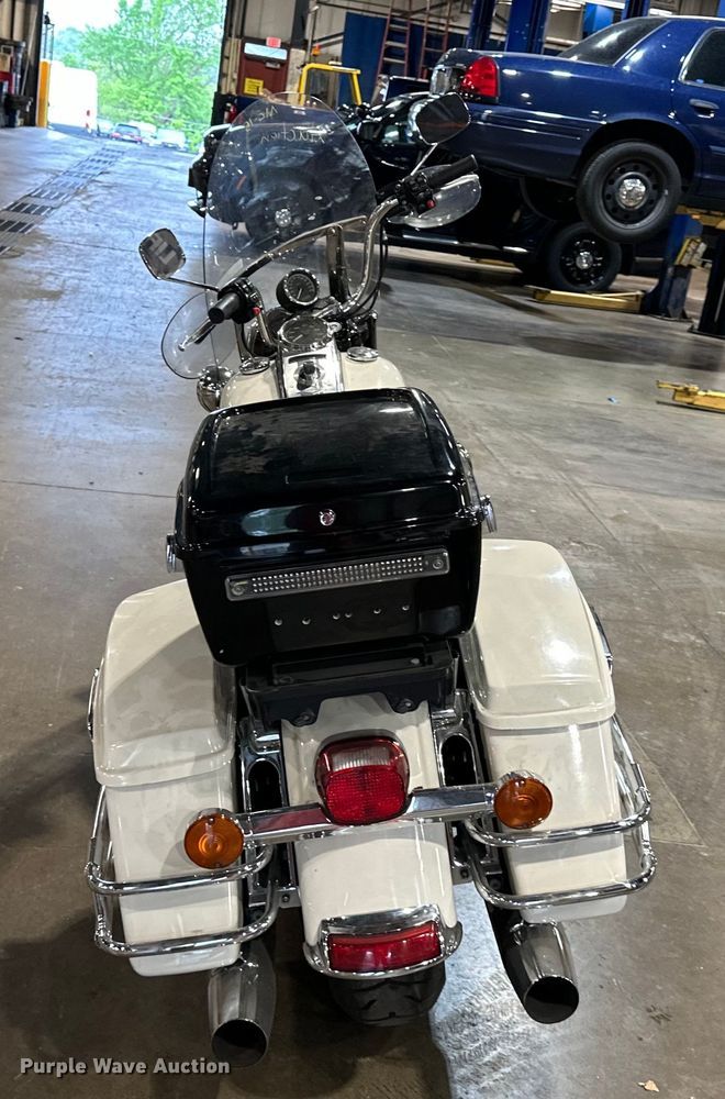 image for item NT9158 2014 Harley Davidson  Road King Police  motorcycle