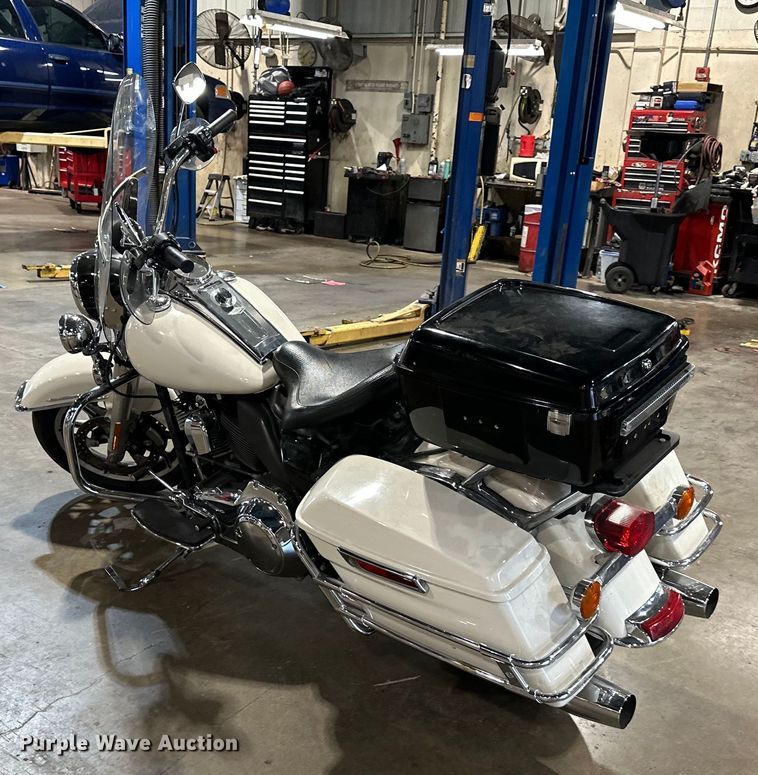 image for item NT9158 2014 Harley Davidson  Road King Police  motorcycle