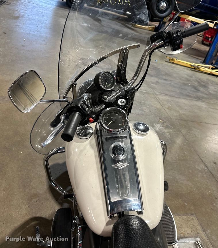 image for item NT9158 2014 Harley Davidson  Road King Police  motorcycle