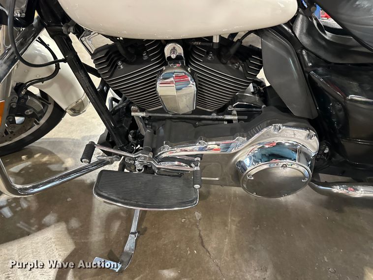 image for item NT9158 2014 Harley Davidson  Road King Police  motorcycle