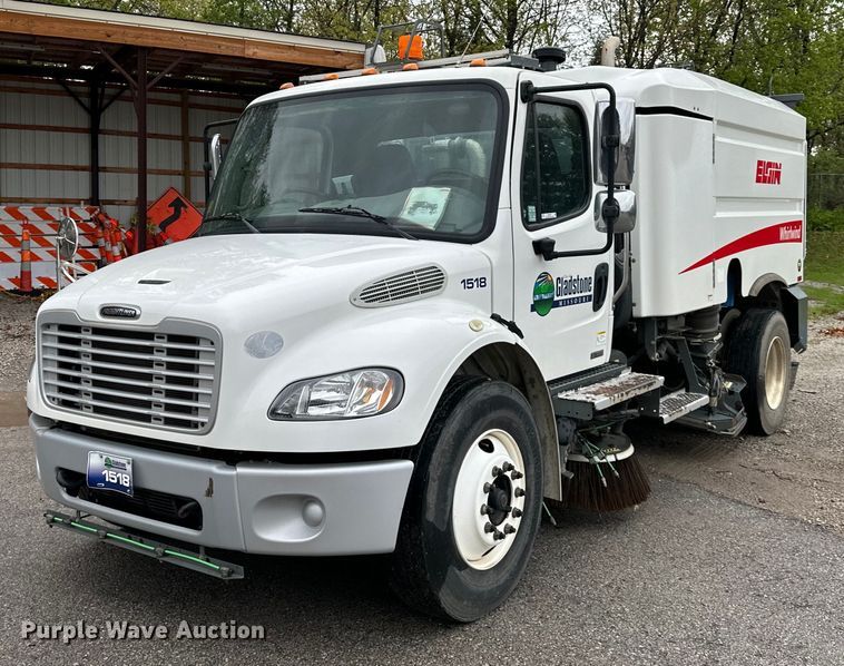 image for item NT9167 2015 Freightliner  M2 street sweeper truck