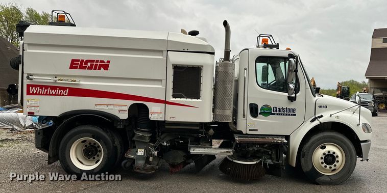 image for item NT9167 2015 Freightliner  M2 street sweeper truck