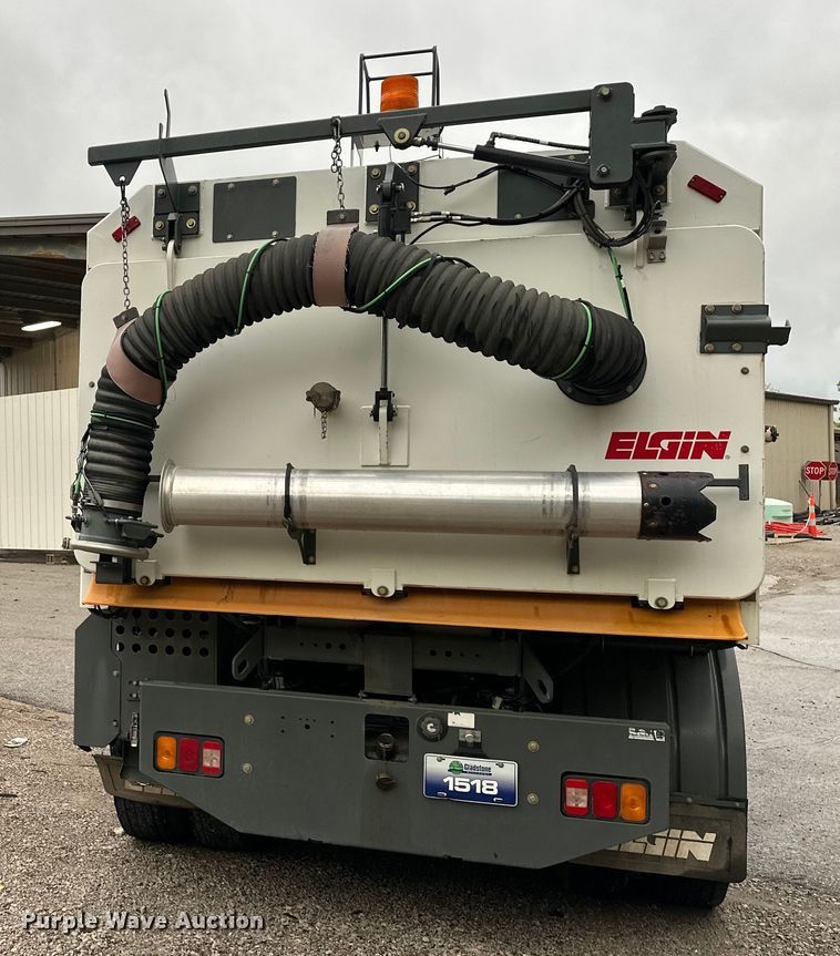 image for item NT9167 2015 Freightliner  M2 street sweeper truck