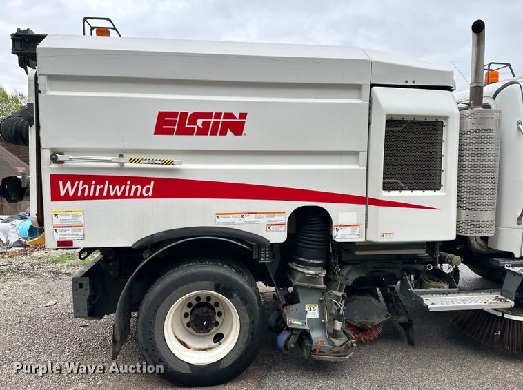 image for item NT9167 2015 Freightliner  M2 street sweeper truck