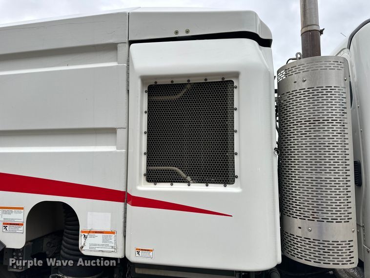 image for item NT9167 2015 Freightliner  M2 street sweeper truck