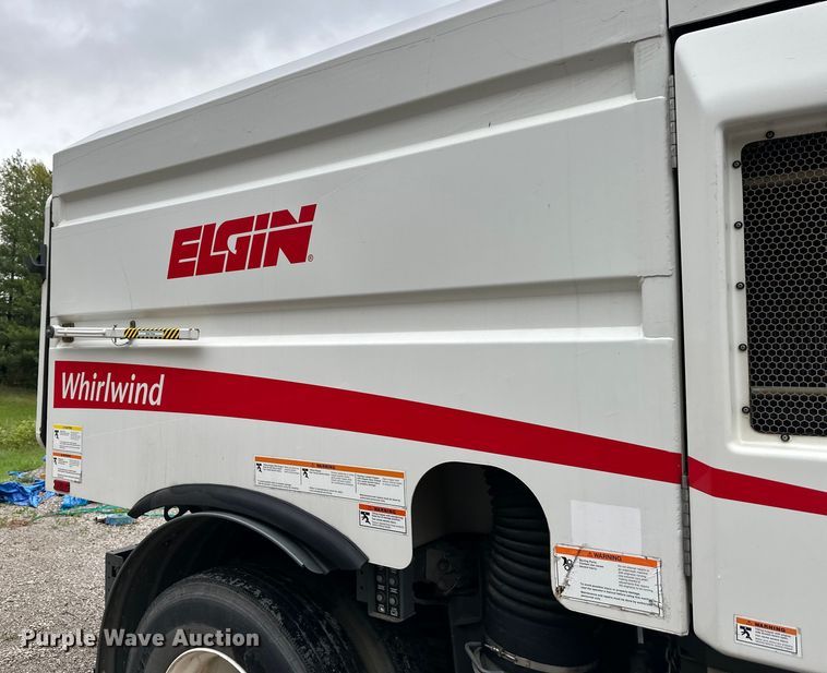 image for item NT9167 2015 Freightliner  M2 street sweeper truck