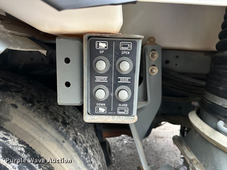 image for item NT9167 2015 Freightliner  M2 street sweeper truck