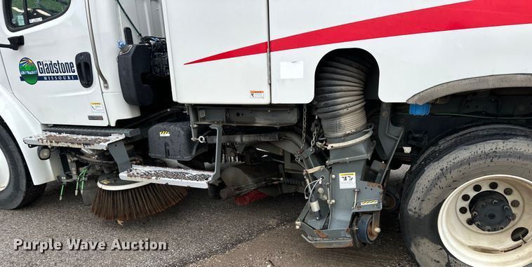 image for item NT9167 2015 Freightliner  M2 street sweeper truck