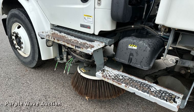 image for item NT9167 2015 Freightliner  M2 street sweeper truck