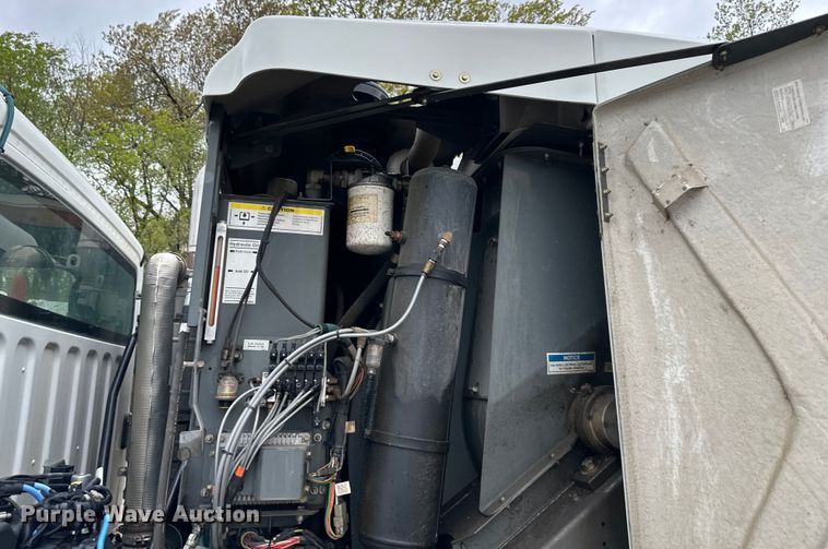 image for item NT9167 2015 Freightliner  M2 street sweeper truck