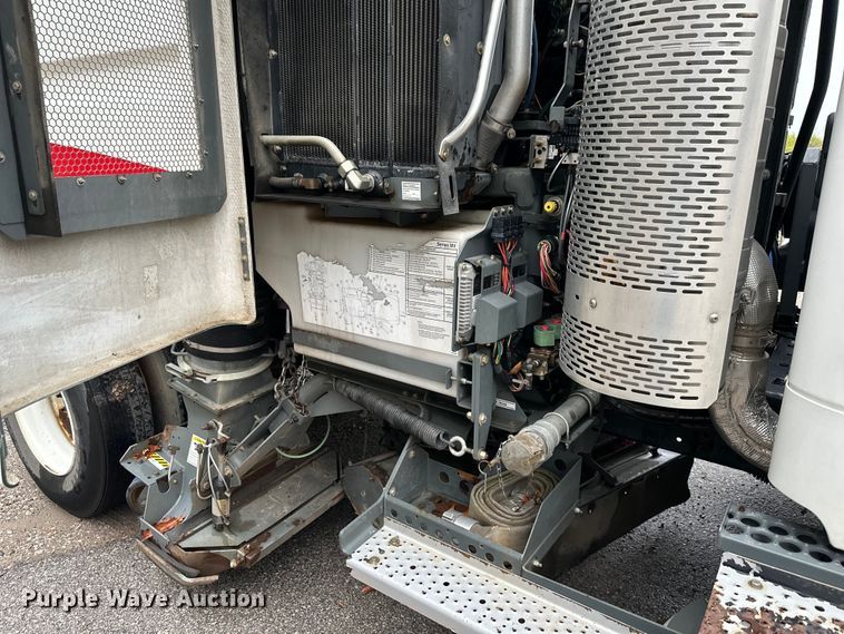 image for item NT9167 2015 Freightliner  M2 street sweeper truck