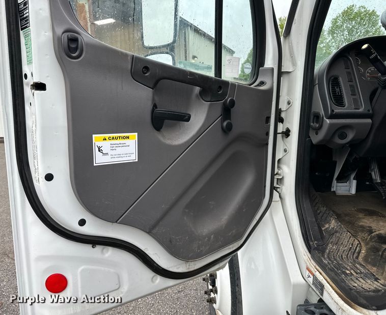 image for item NT9167 2015 Freightliner  M2 street sweeper truck