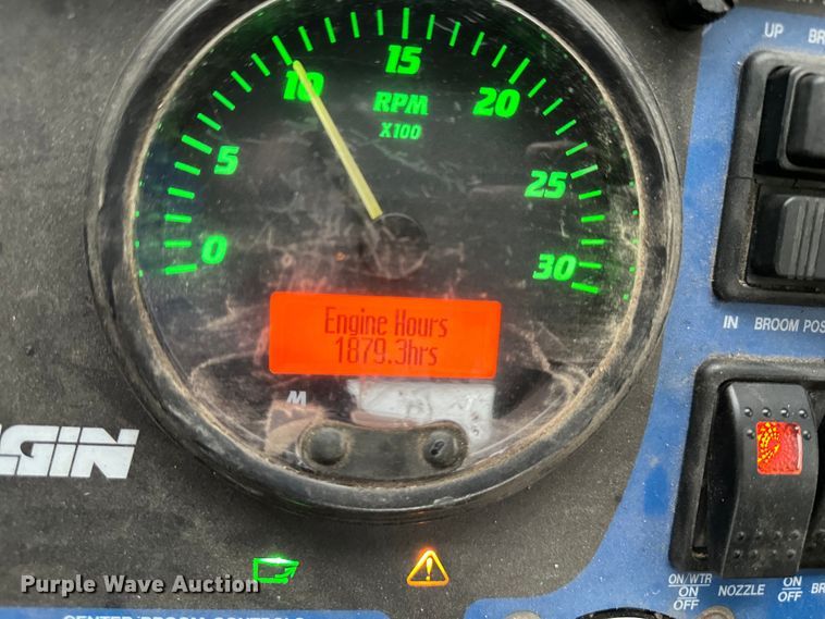 image for item NT9167 2015 Freightliner  M2 street sweeper truck