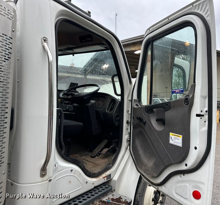 image for item NT9167 2015 Freightliner  M2 street sweeper truck