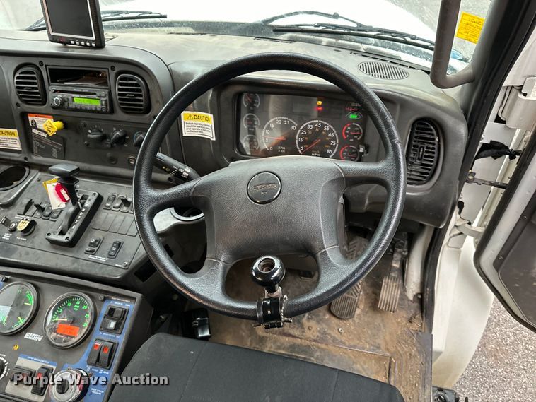 image for item NT9167 2015 Freightliner  M2 street sweeper truck