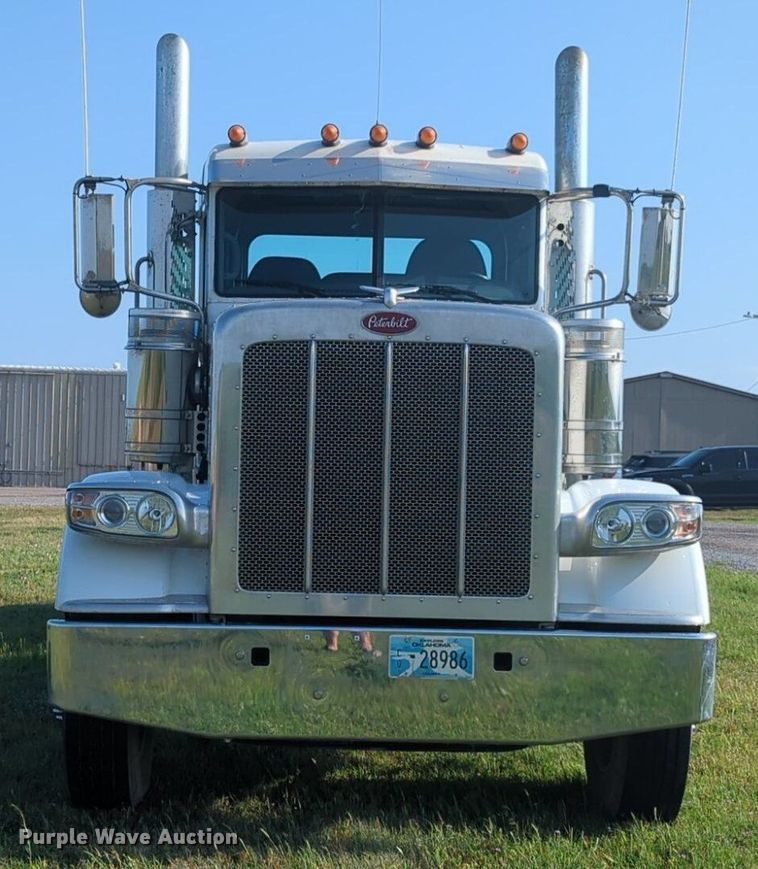 image for item NZ9698 2024 Peterbilt 389 semi truck